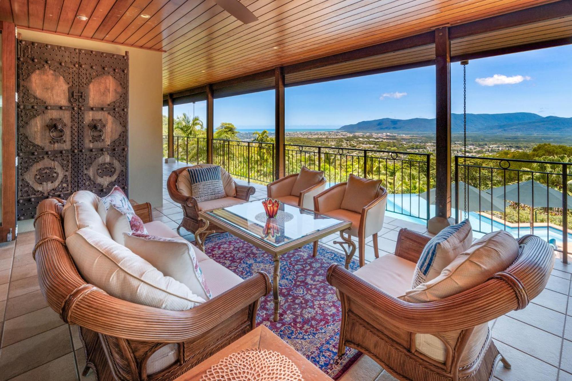 Barong Luxury Overlooking Unrivalled Privacy And Location Search Barongcairns Villa *
