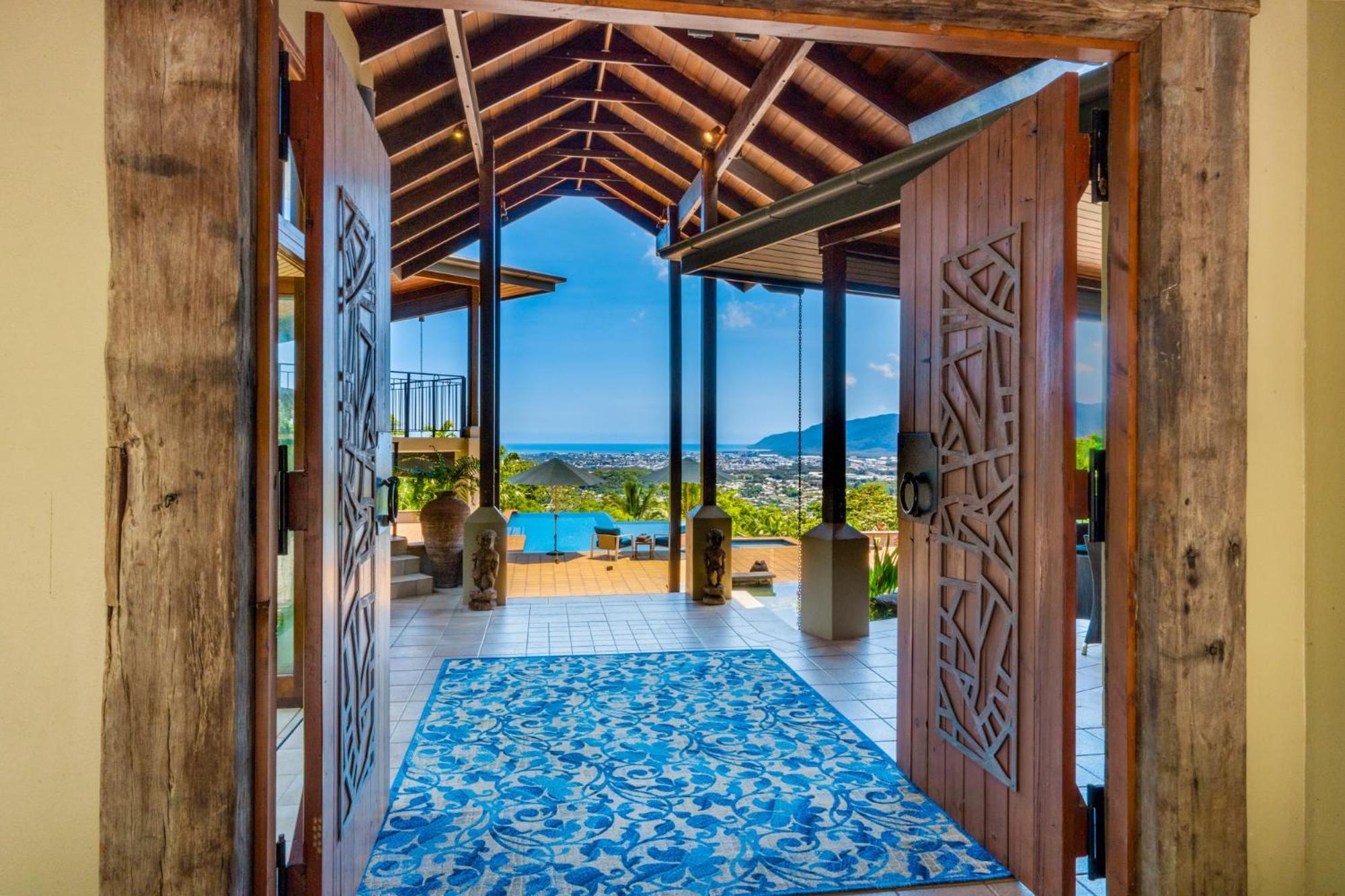 Barong Luxury Overlooking Unrivalled Privacy And Location Search Barongcairns Villa *