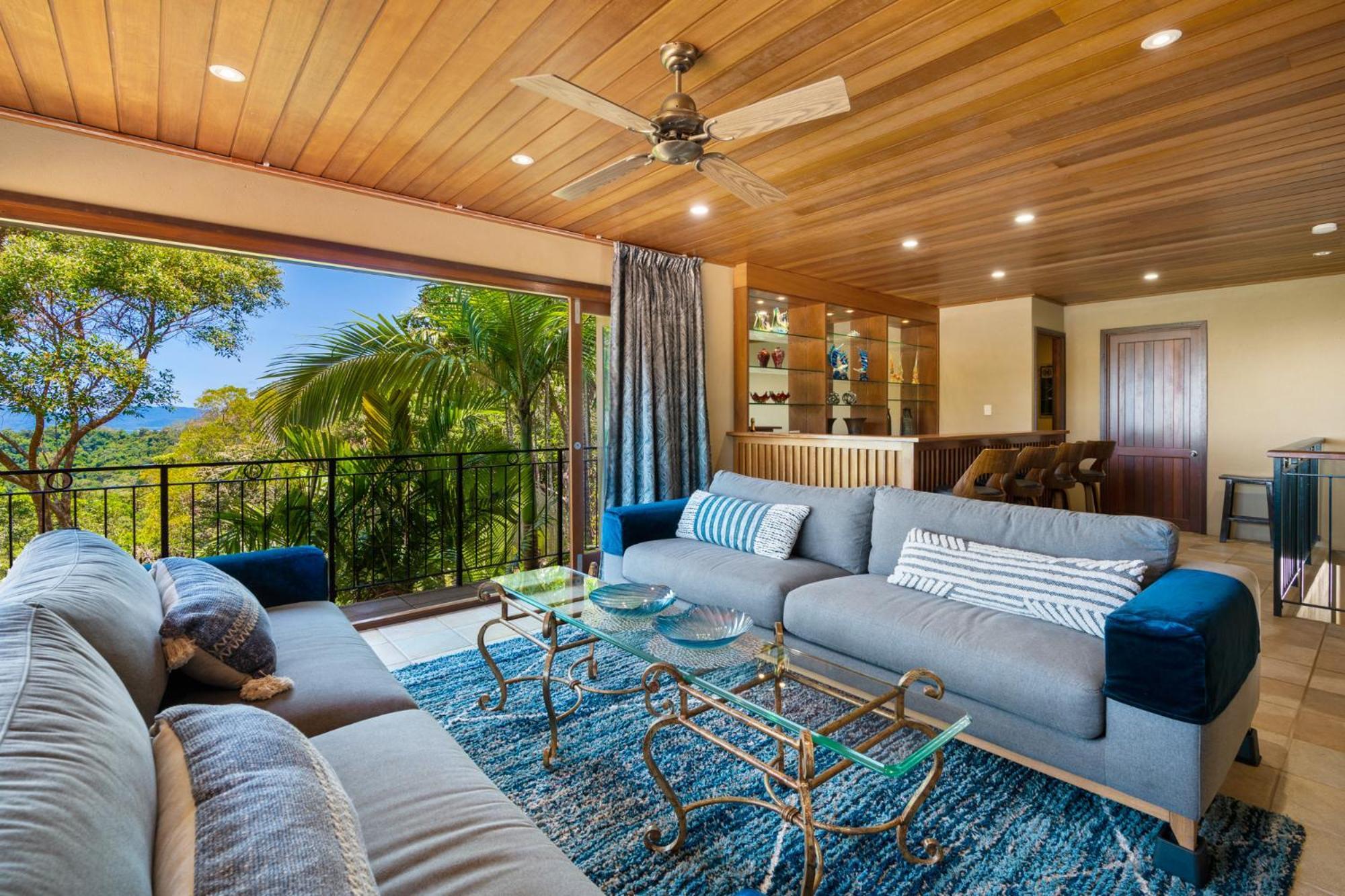 Barong Luxury Overlooking Unrivalled Privacy And Location Search Barongcairns Villa