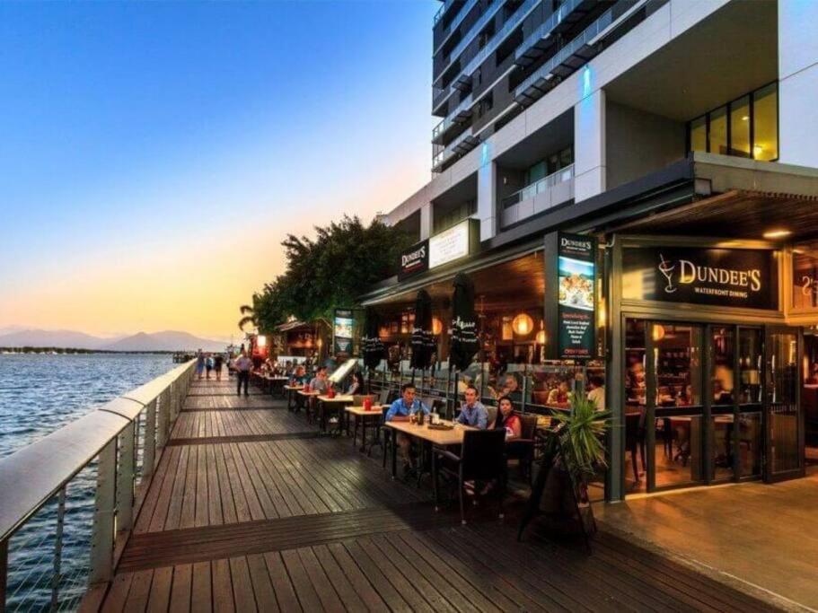 Apartment Charming Waterfront Cairns