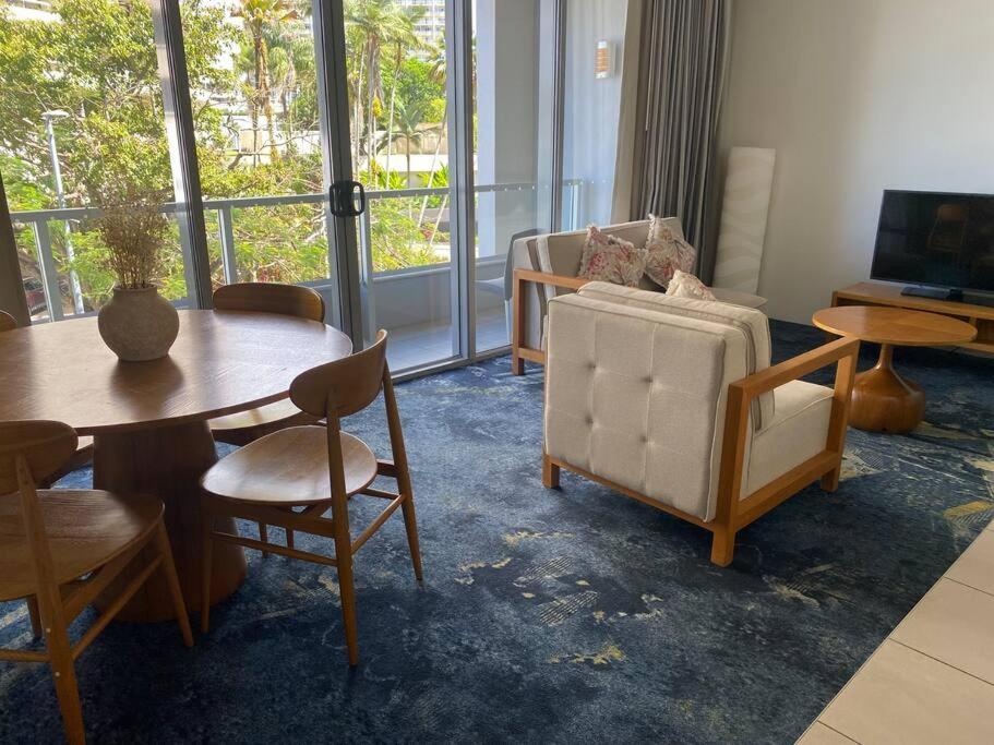 Charming Waterfront * Cairns