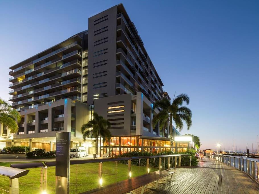 Charming Waterfront Apartment Cairns