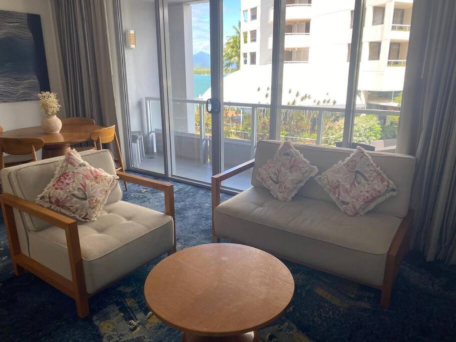 Charming Waterfront * Cairns