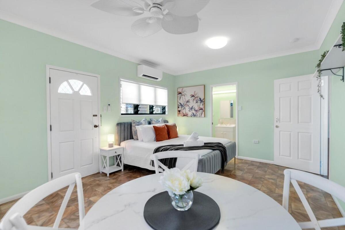 The Oasis - Charming Family Retreat On Fringe