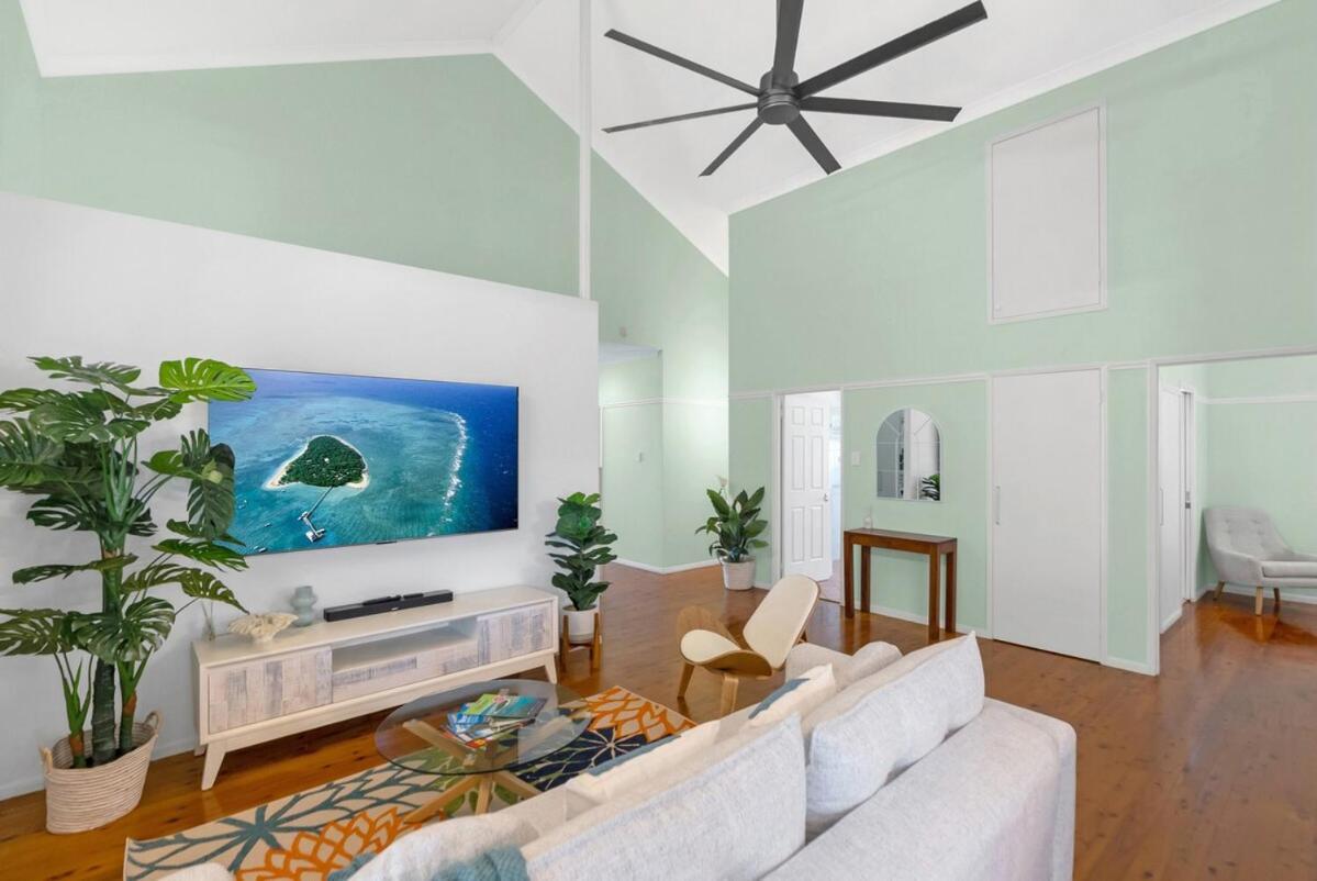 The Oasis - Charming Family Retreat On Fringe Holiday home Cairns