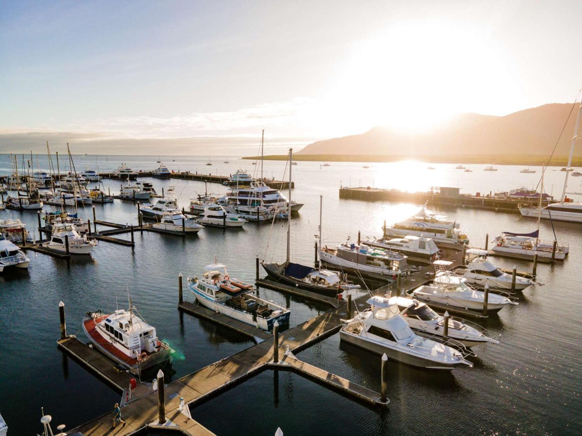 Shangri-la The Marina, 5*