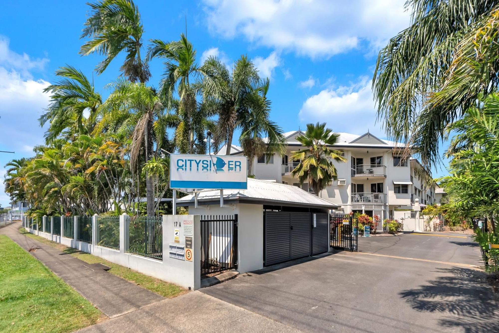 Apartment Leafy Solace - A Contemporary Hideaway Cairns