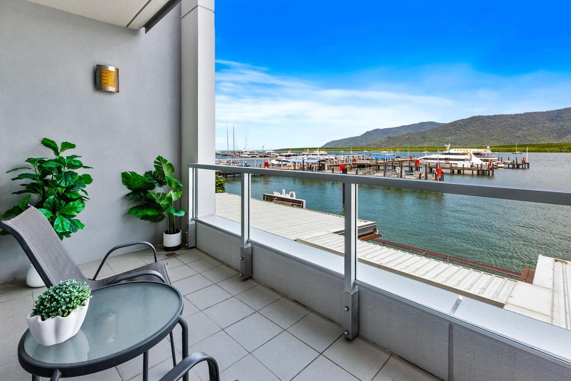 Reef - Waterfront Pool Sauna & Gym *