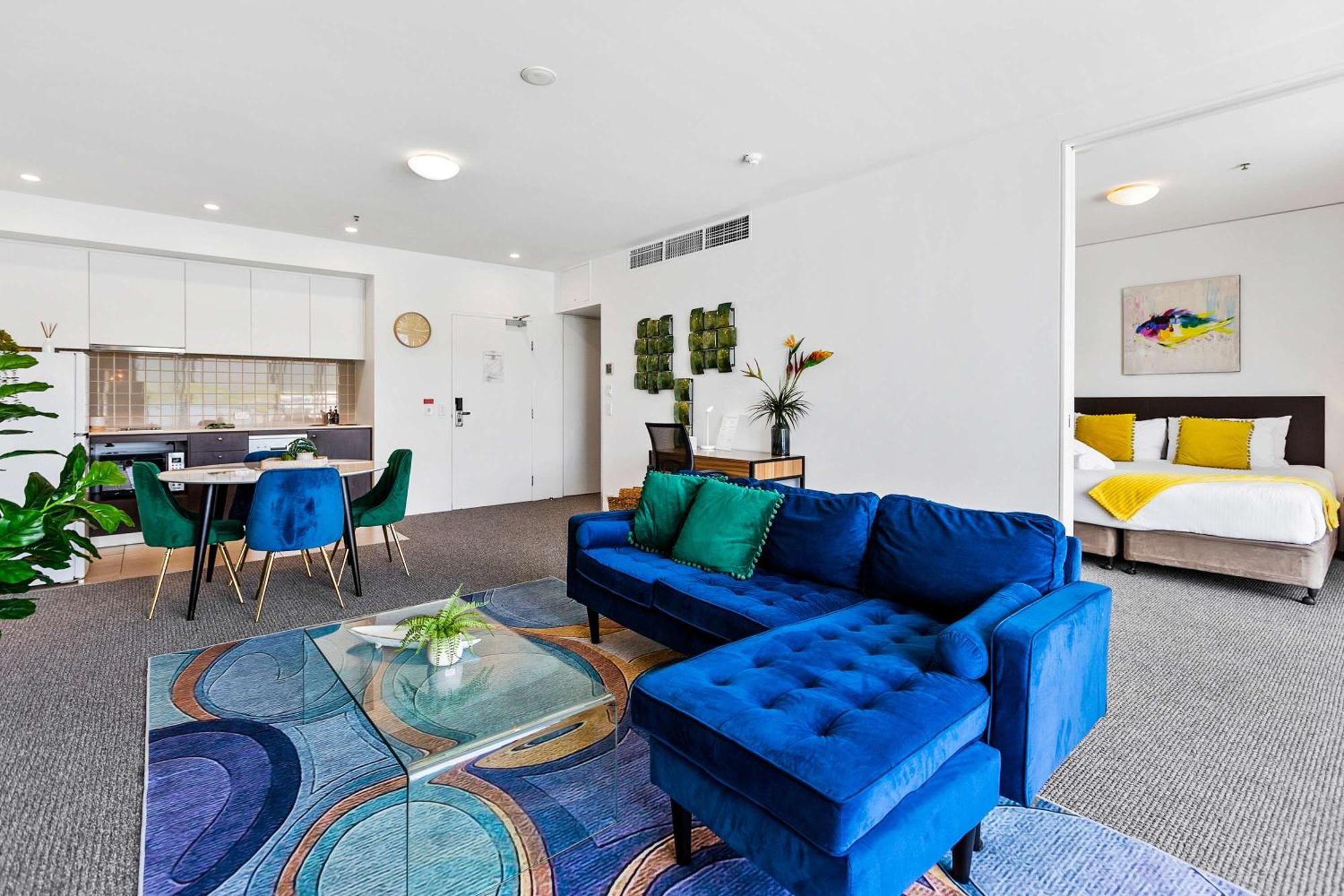 Reef - Waterfront Pool Sauna & Gym Apartment *