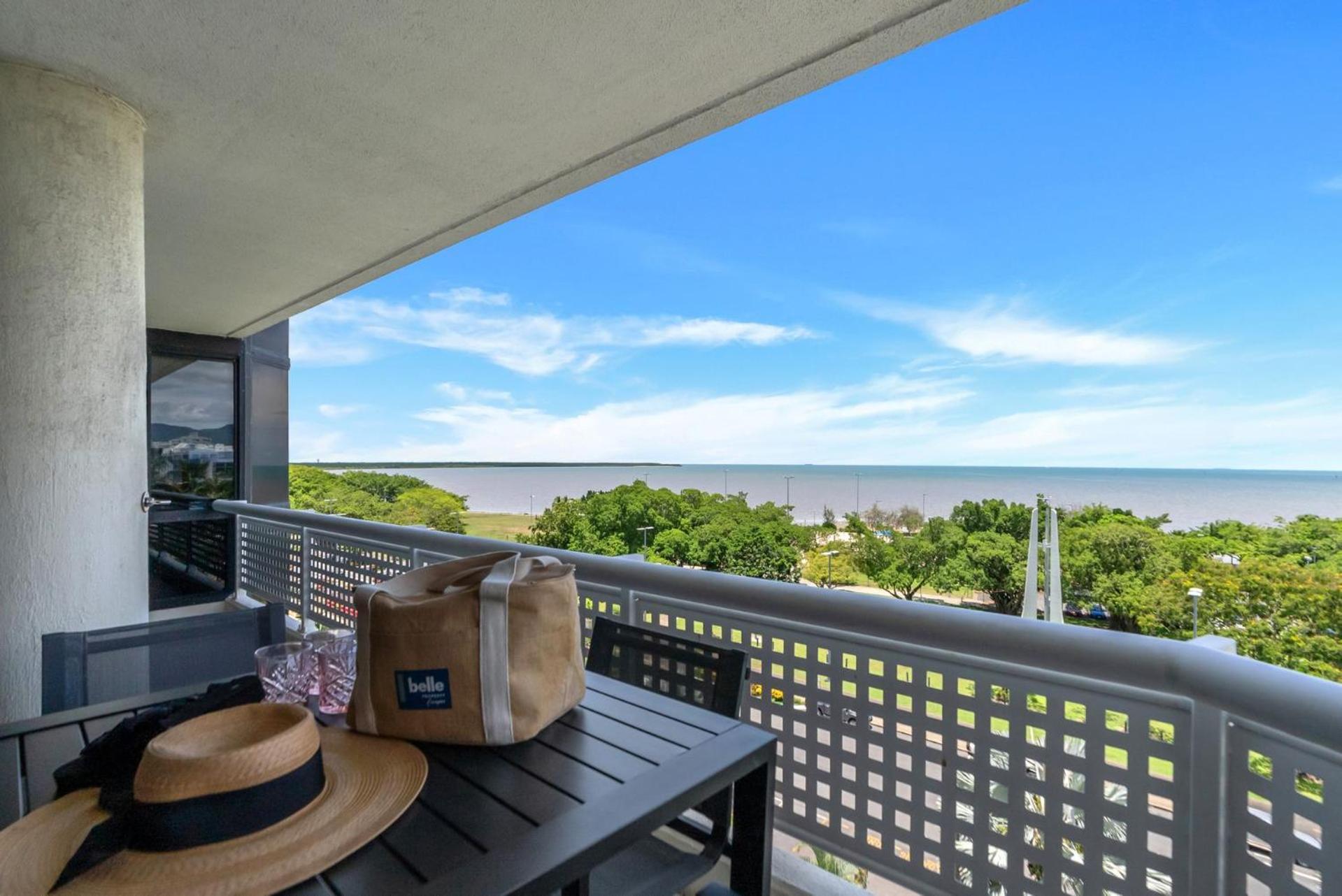 Apartment Belle Escapes 73 Rydges Plaza Esplanade With Ocean & Views
