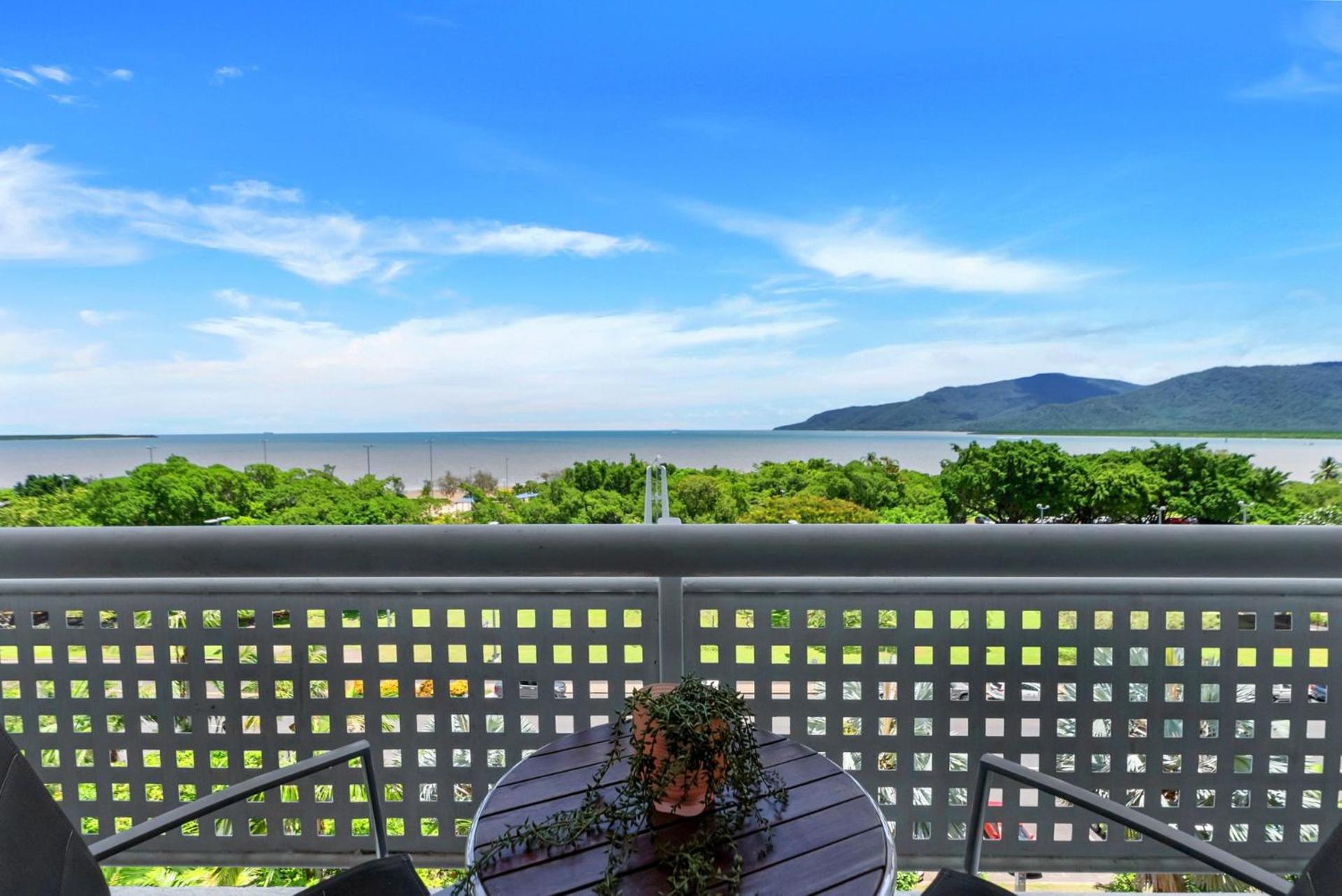 Apartment Belle Escapes 73 Rydges Plaza Esplanade With Ocean & Views *