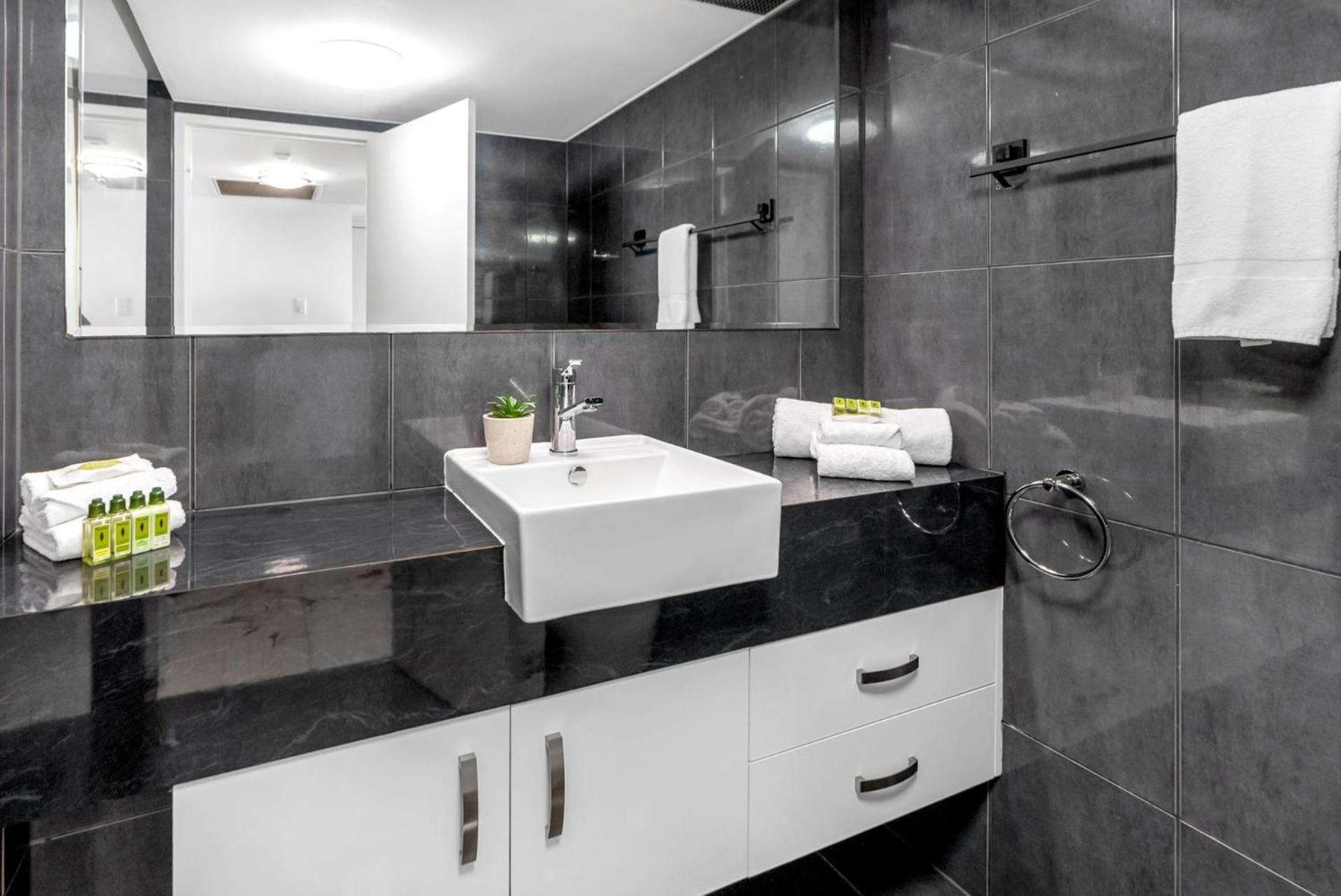 Belle Escapes 73 Rydges Plaza Esplanade With Ocean & Views Apartment Cairns
