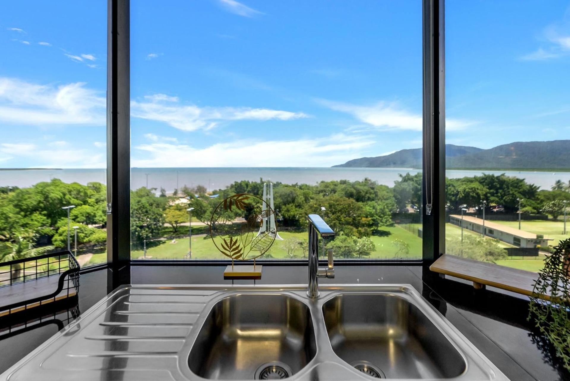 Apartment Belle Escapes 73 Rydges Plaza Esplanade With Ocean & Views