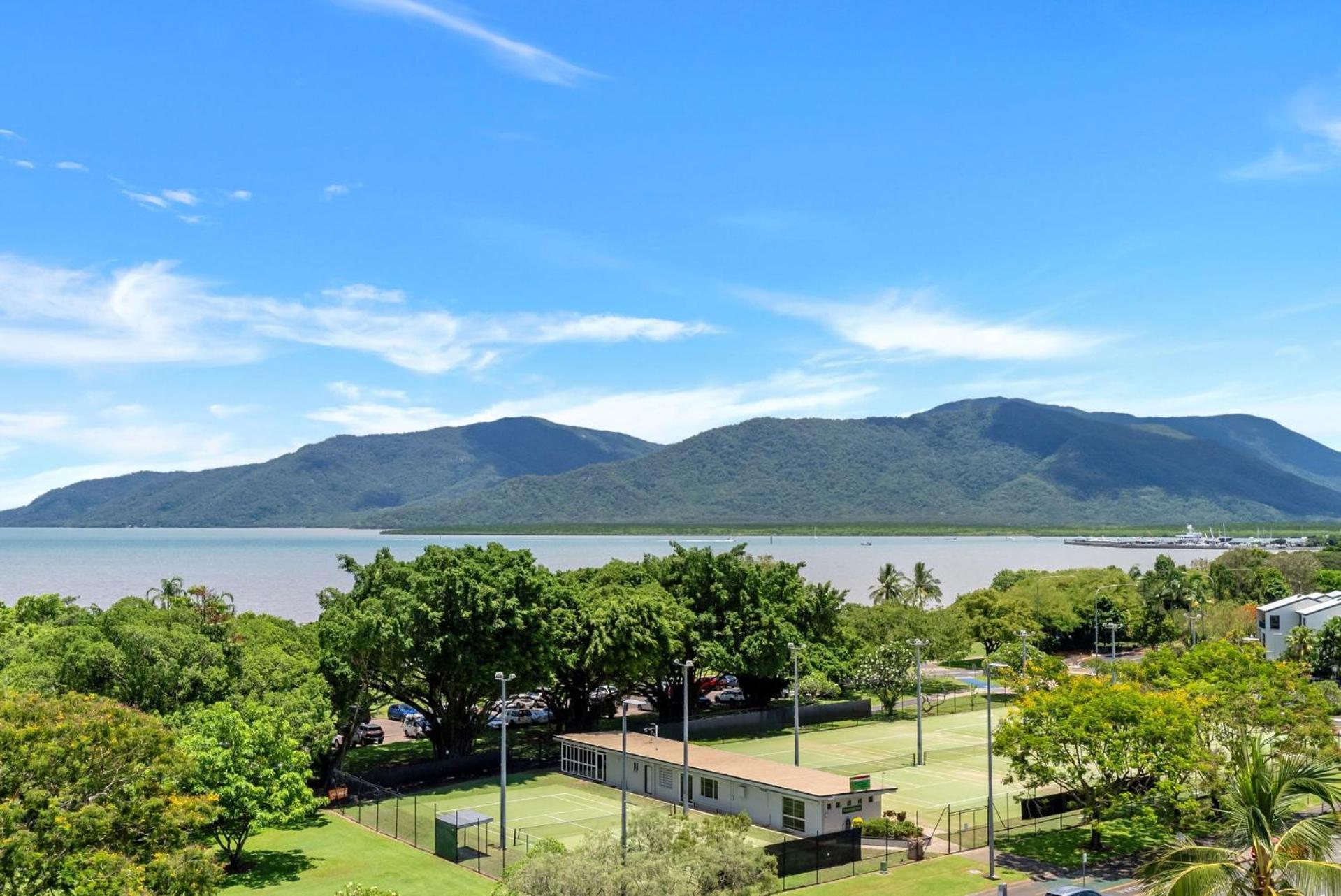 Belle Escapes 73 Rydges Plaza Esplanade With Ocean & Views Apartment Cairns