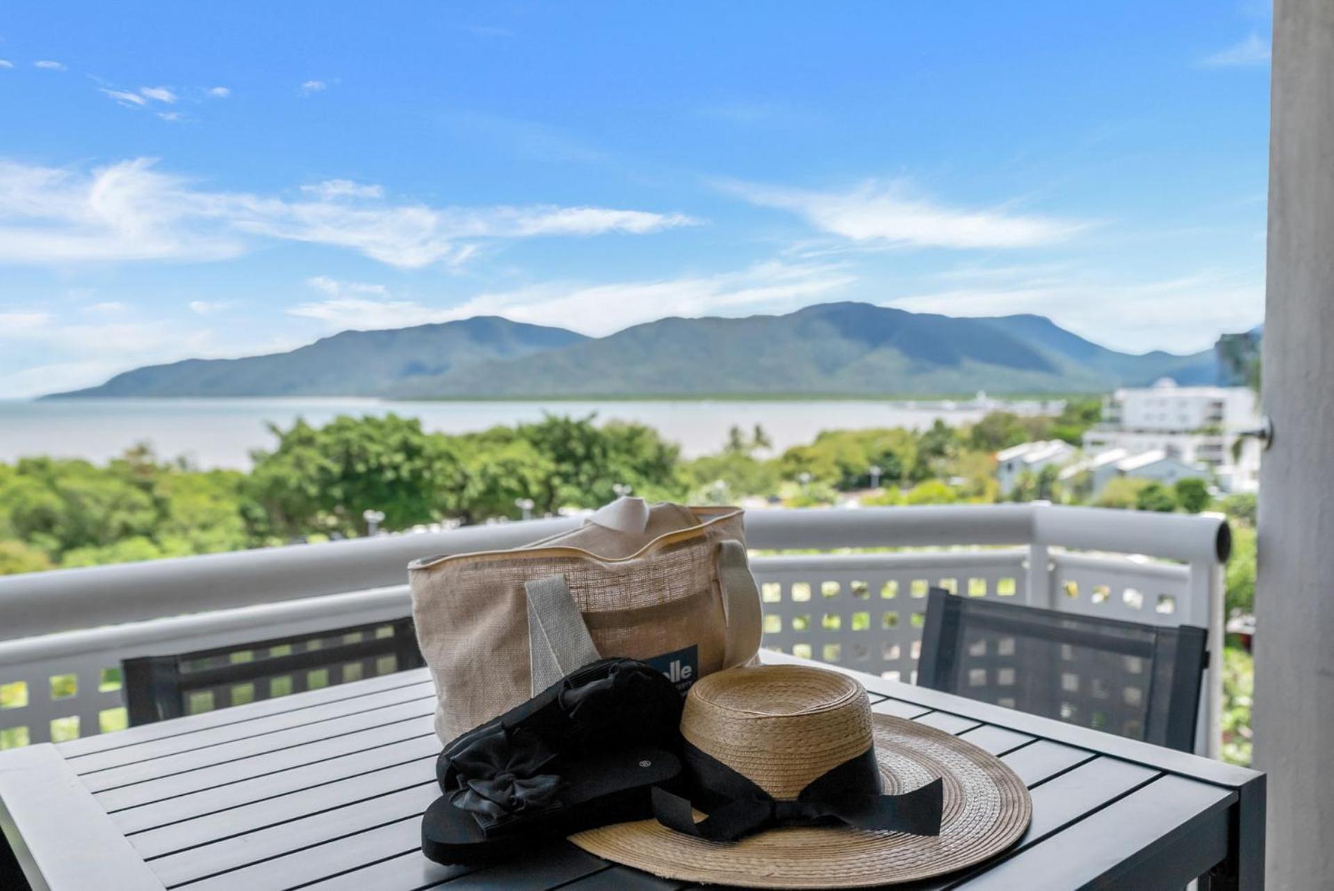 Belle Escapes 73 Rydges Plaza Esplanade With Ocean & Views Apartment *