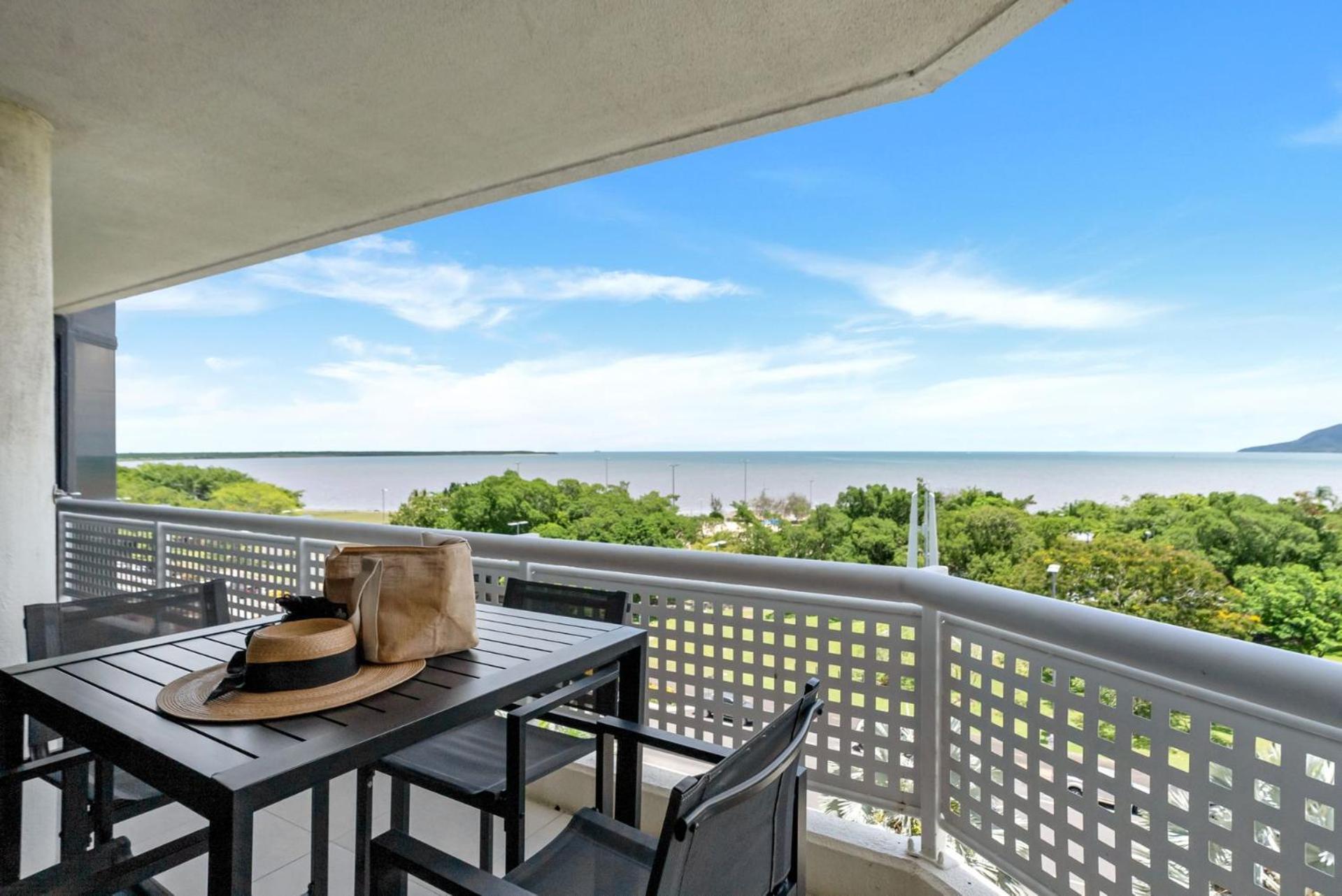 Apartment Belle Escapes 73 Rydges Plaza Esplanade With Ocean & Views *