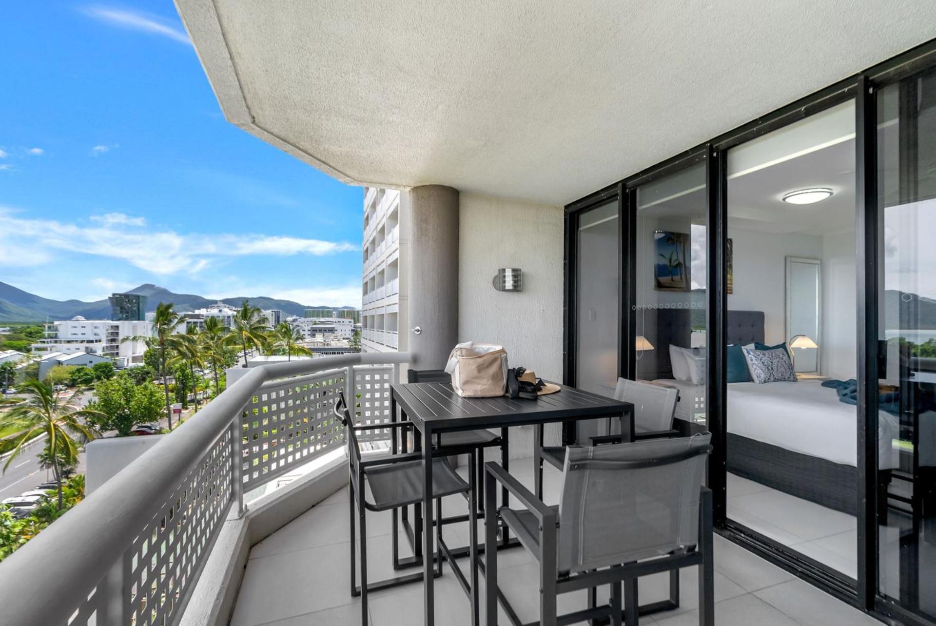 Belle Escapes 73 Rydges Plaza Esplanade With Ocean & Views Apartment *