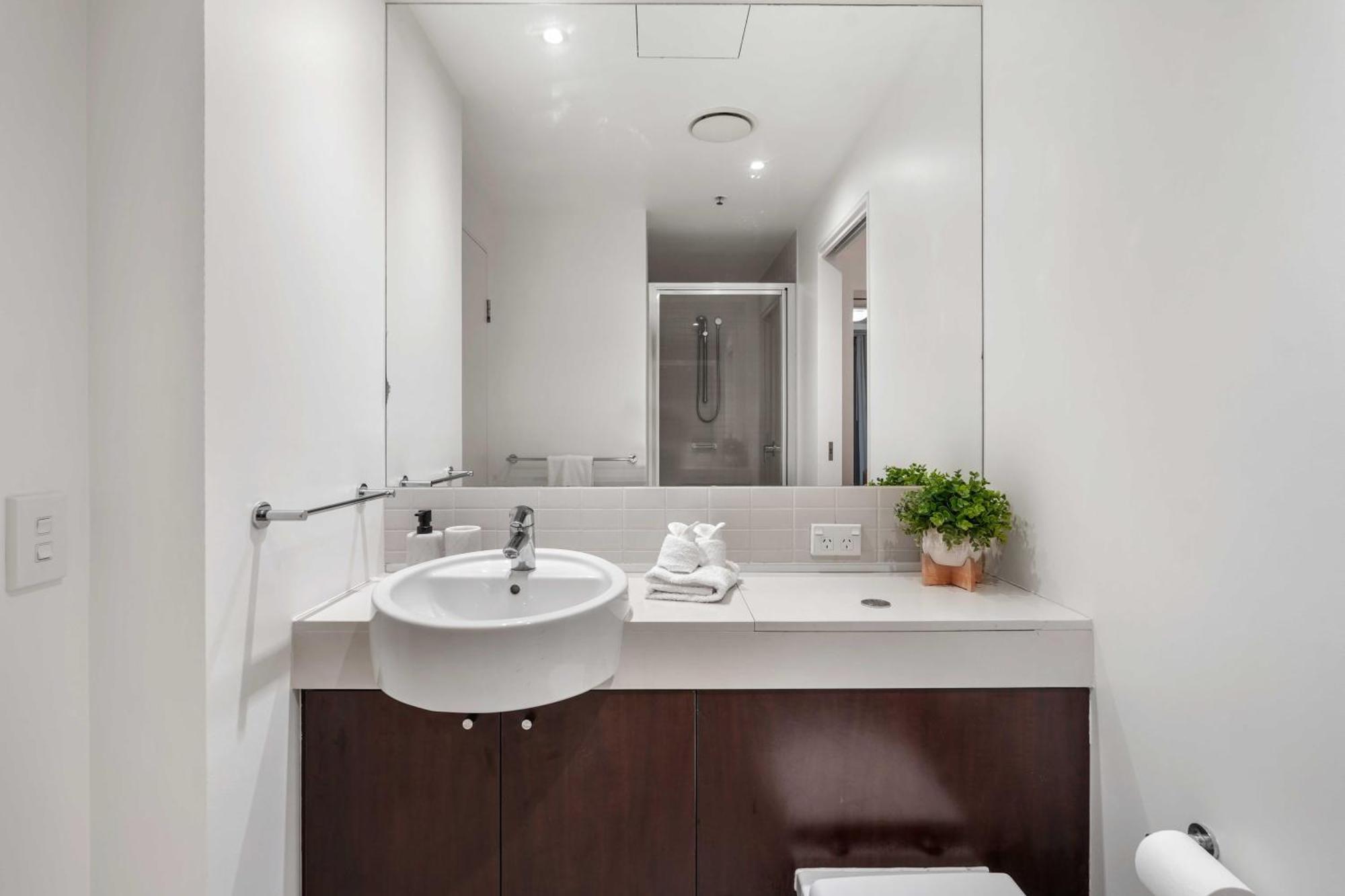 Absolute Waterfront - Enjoy Exceptional Lifestyle Apartment