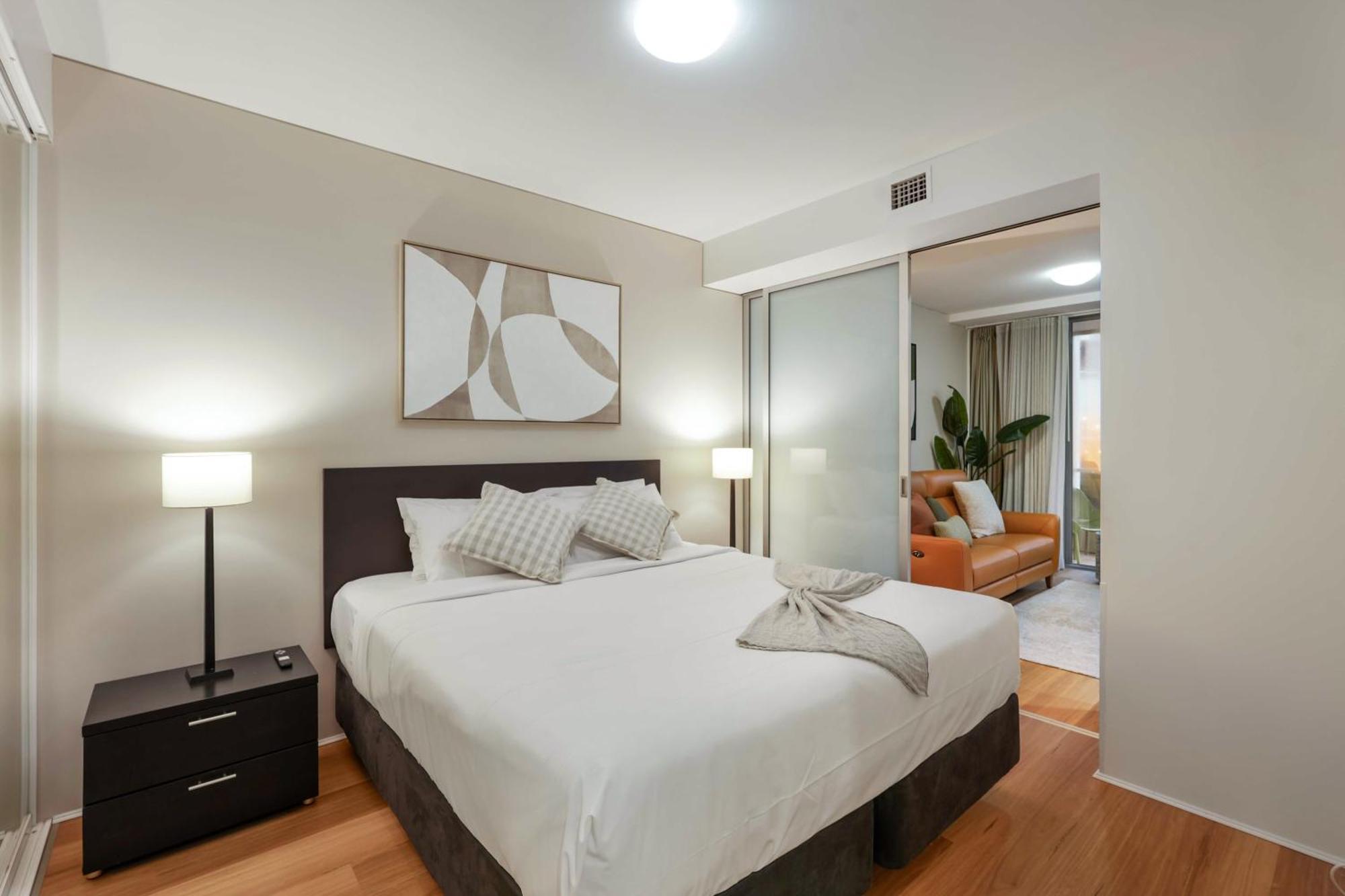 Absolute Waterfront - Enjoy Exceptional Lifestyle *