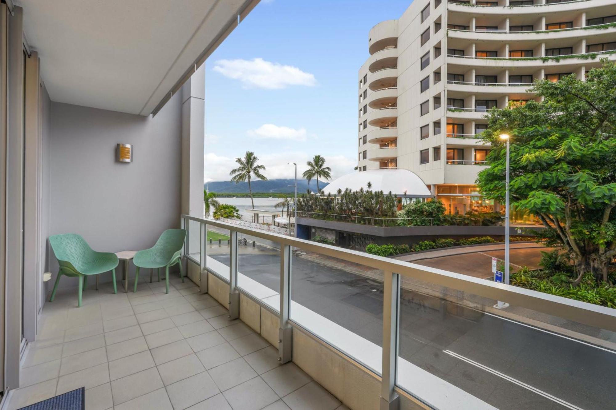 Apartment Absolute Waterfront - Enjoy Exceptional Lifestyle *