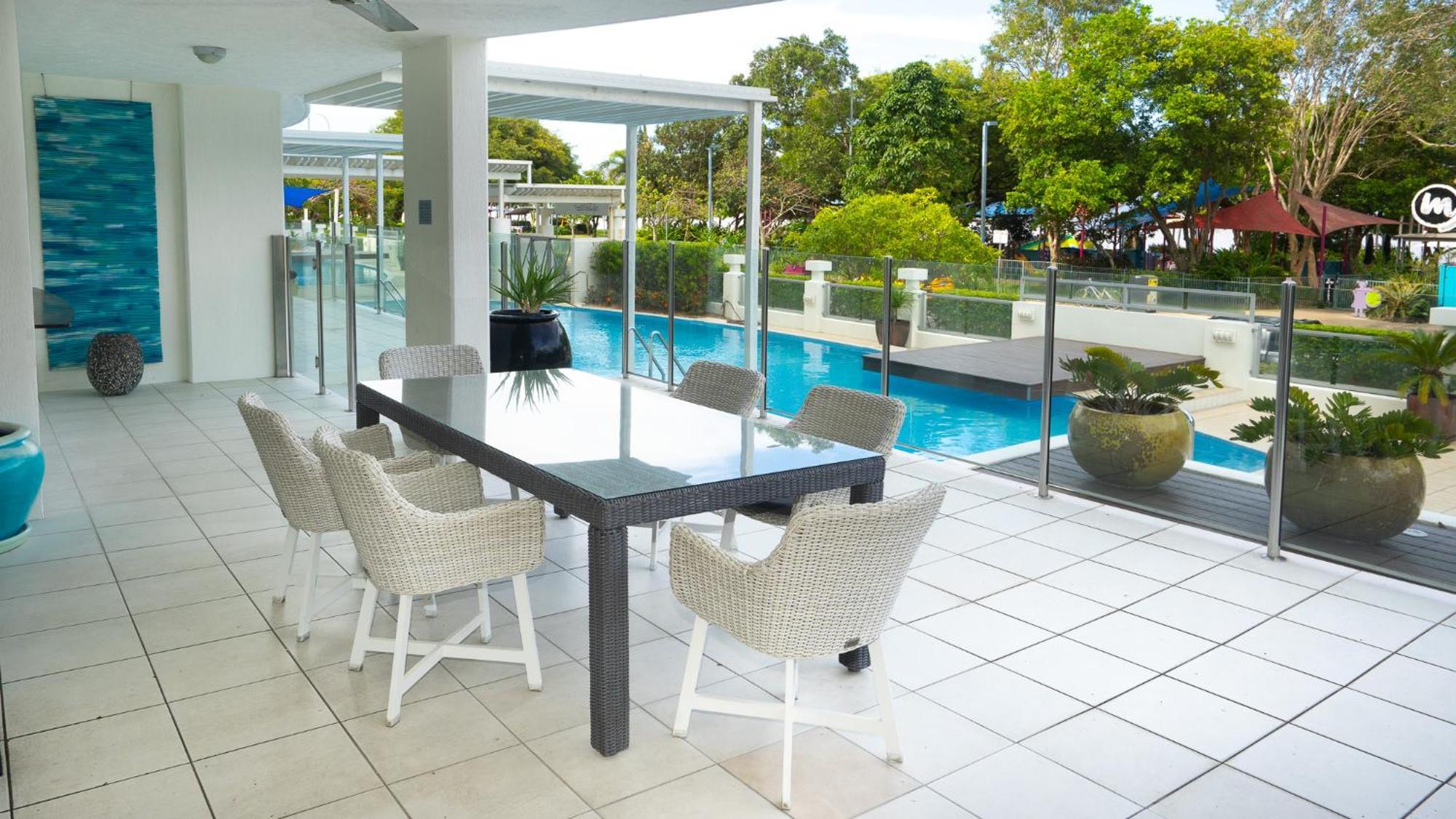 Waters Edge Aparthotel 5*