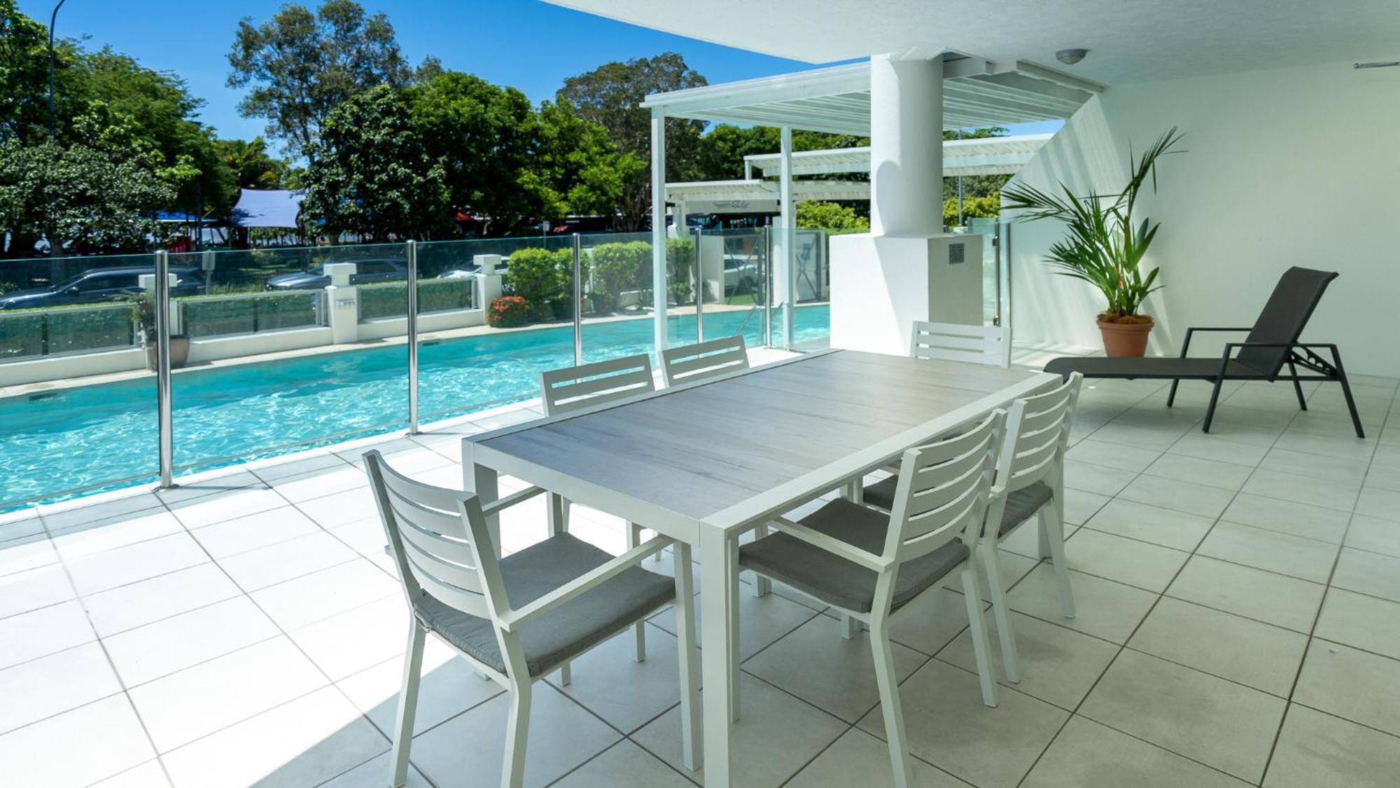 Waters Edge Aparthotel Cairns