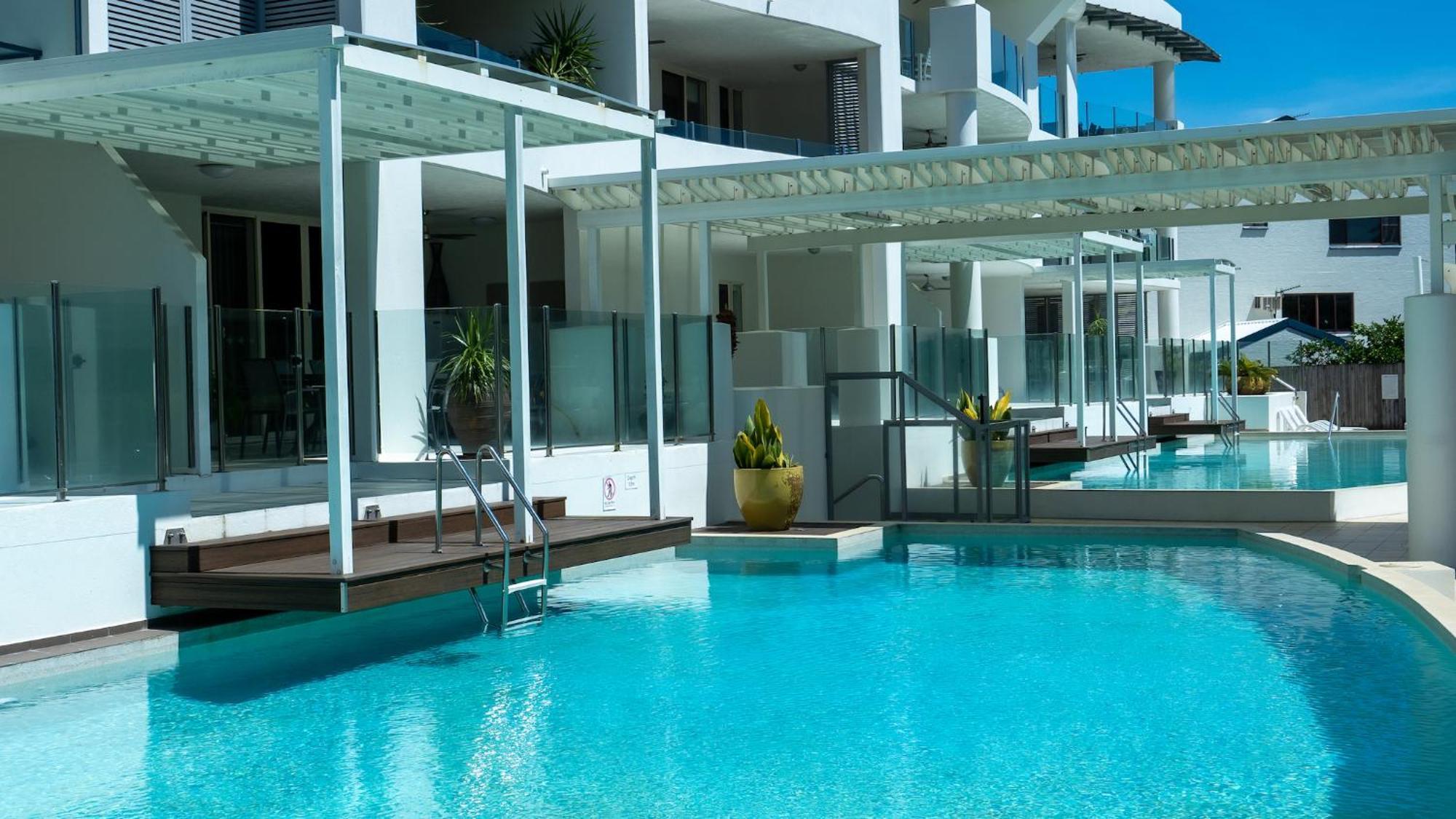 Waters Edge 5* Cairns