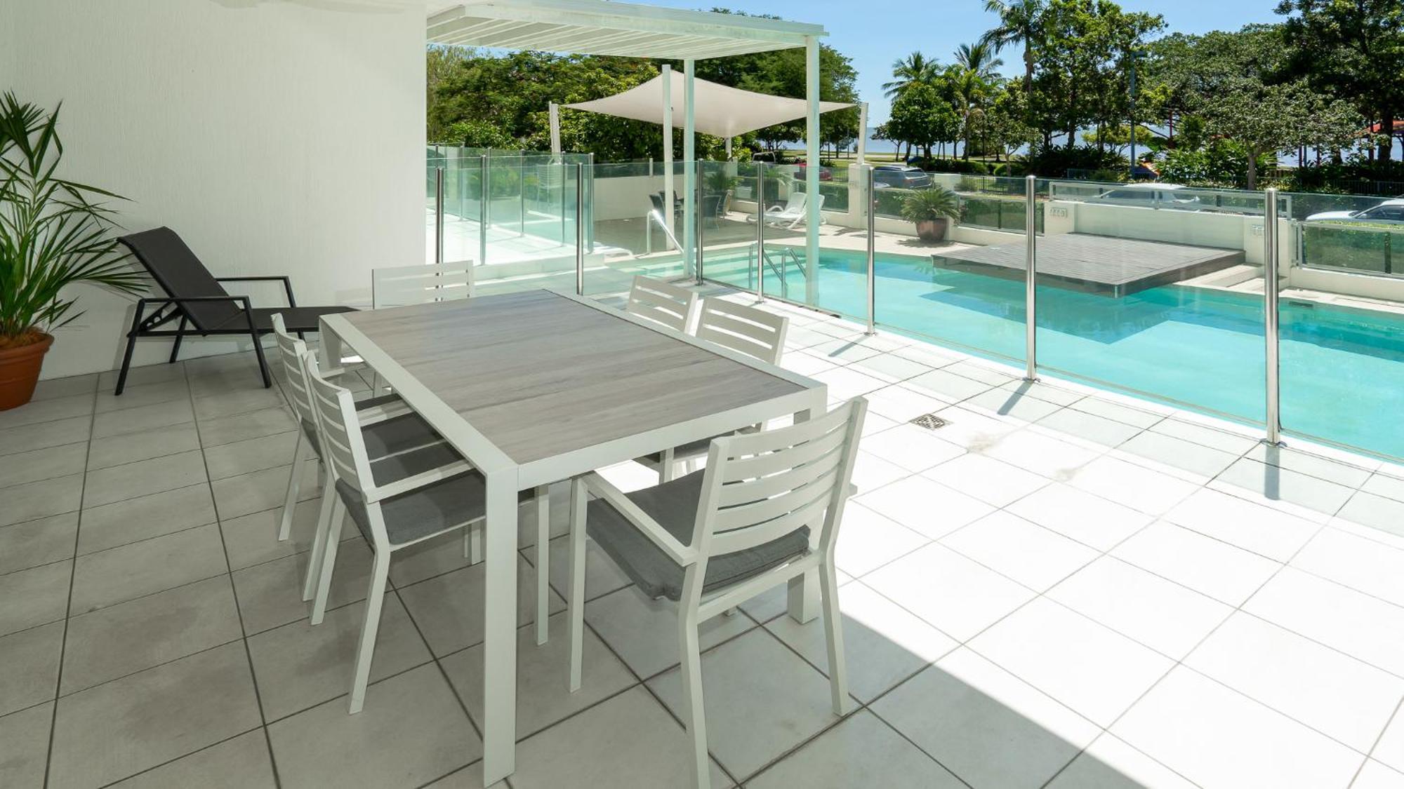Waters Edge Aparthotel Cairns