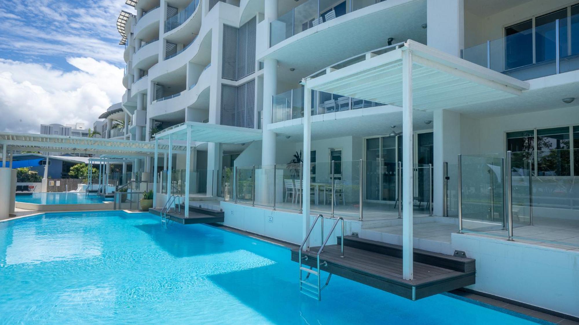 Waters Edge 5* Cairns