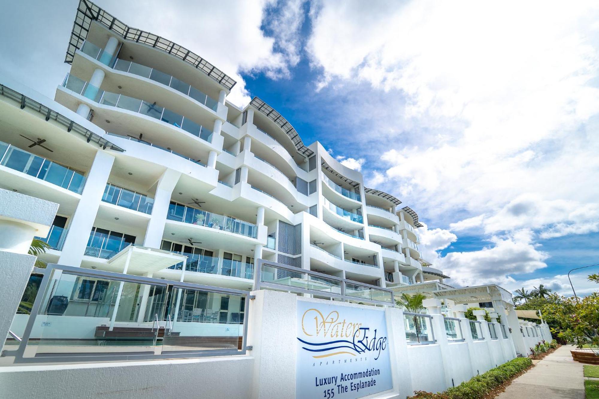 Waters Edge Aparthotel