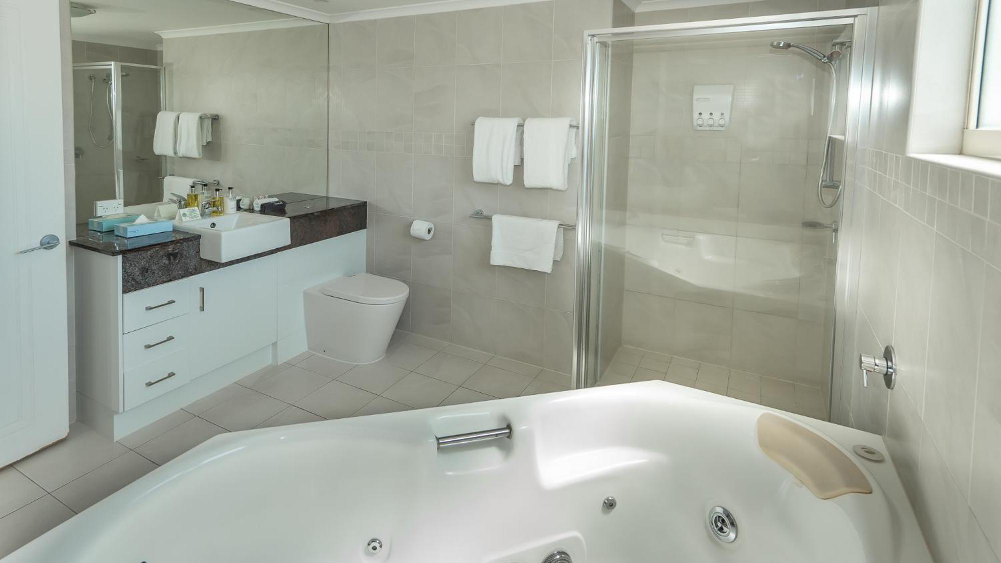 Waters Edge 5* Cairns