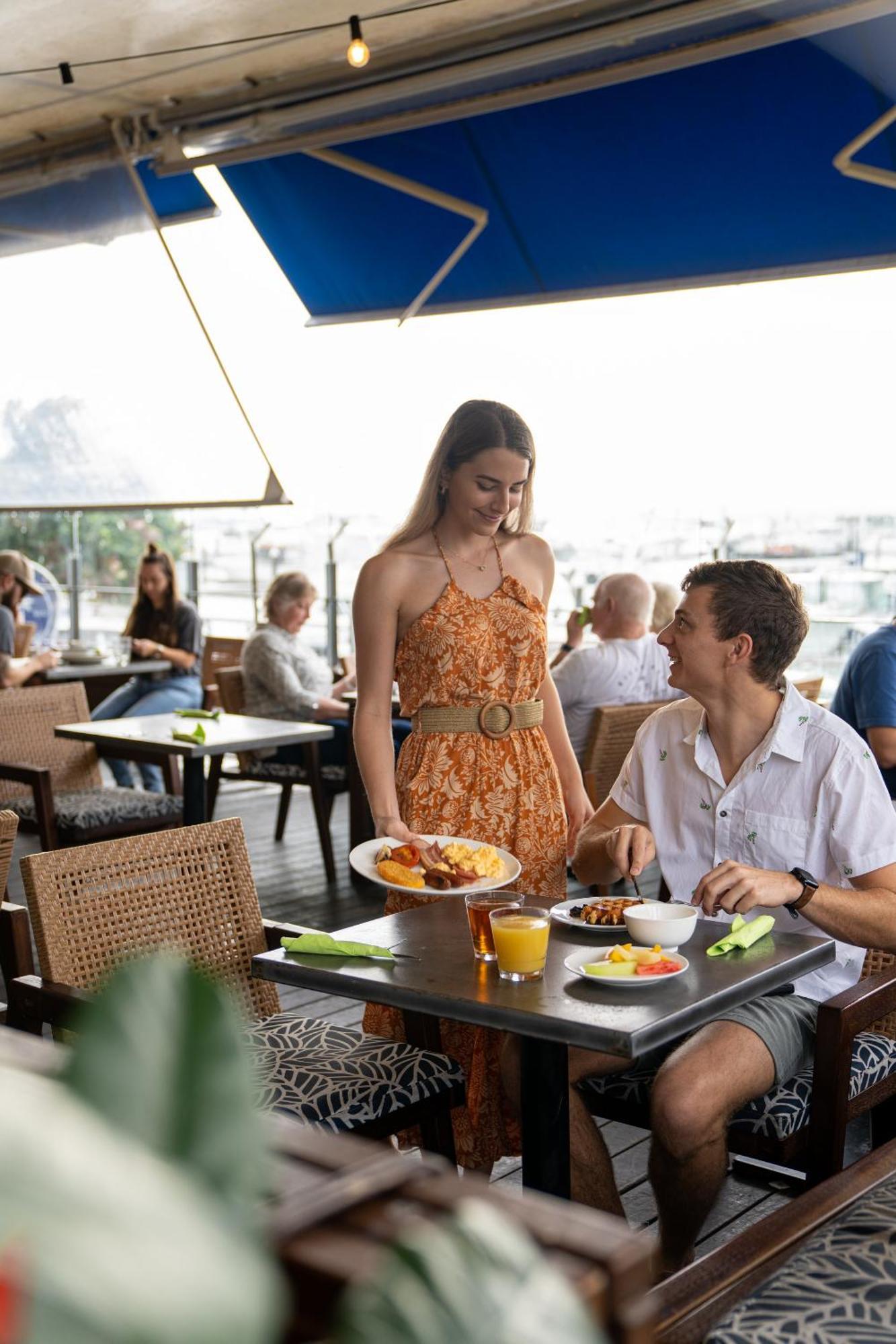 Hotel Shangri-la The Marina,