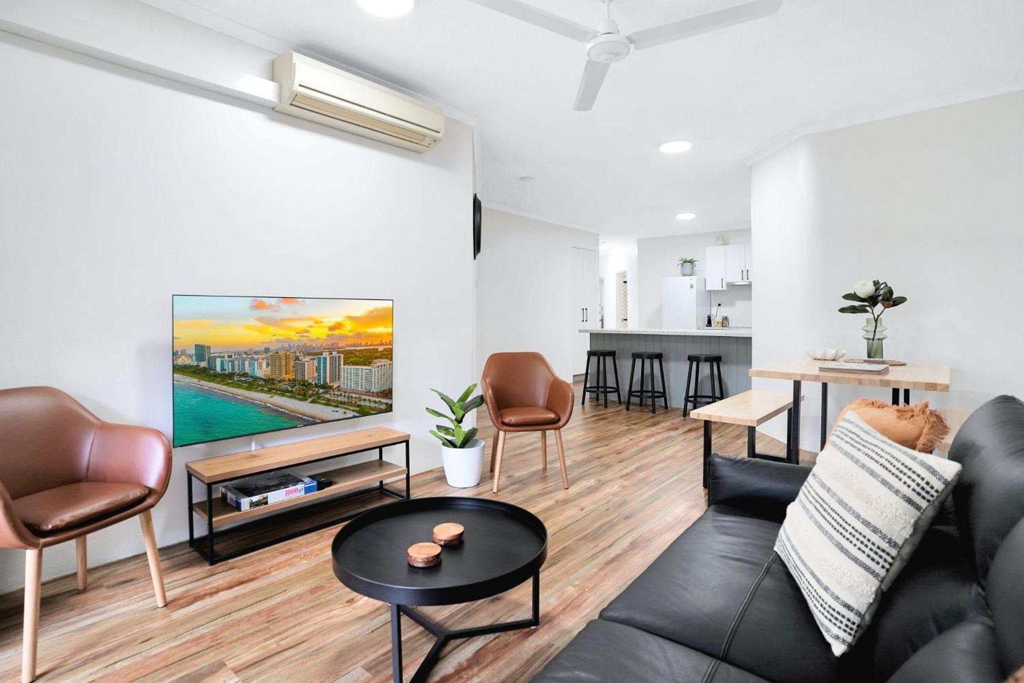 Living On * Cairns