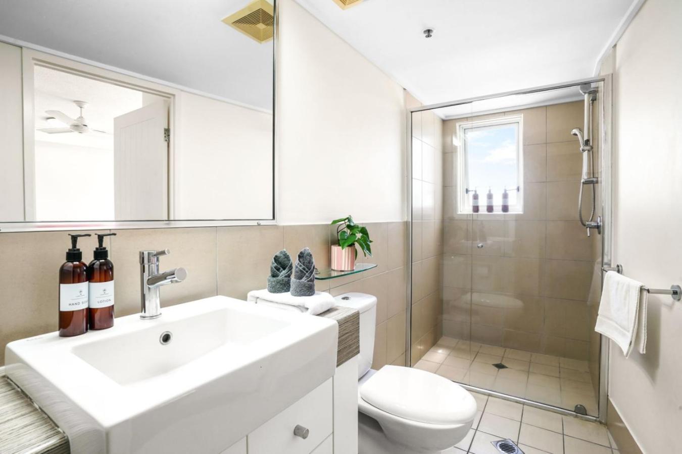 1011 Apartment