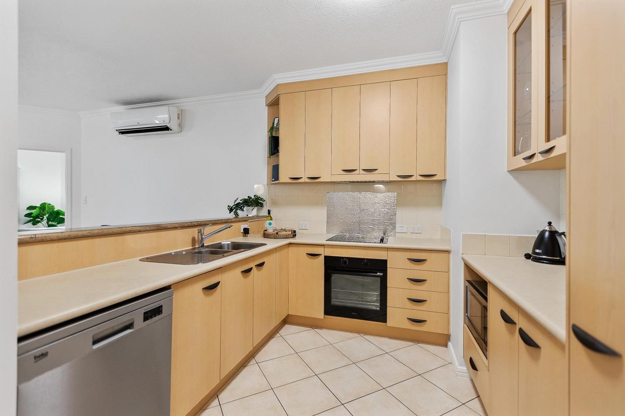 Cozy 3-bedroom Oasis With Pool Access In * Cairns