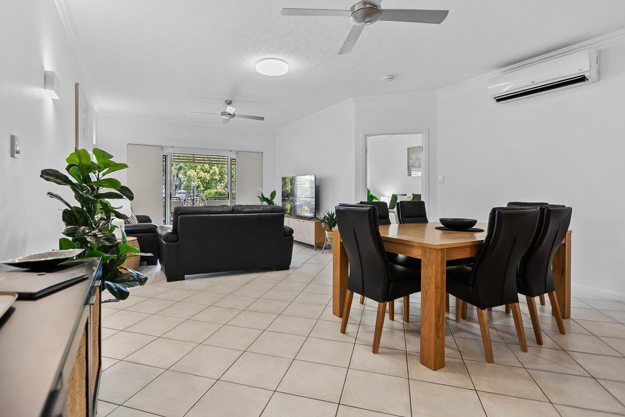 Cozy 3-bedroom Oasis With Pool Access In Apartment