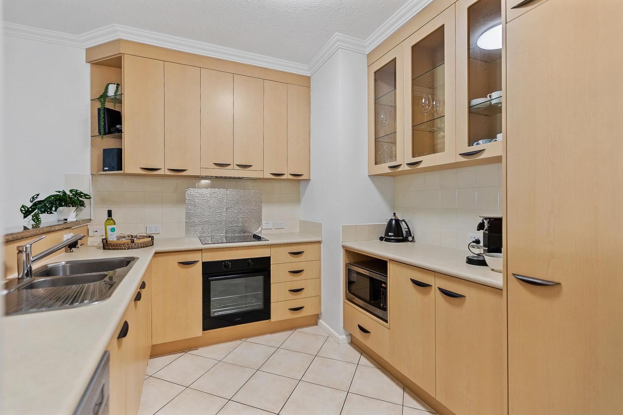 Apartment Cozy 3-bedroom Oasis With Pool Access In