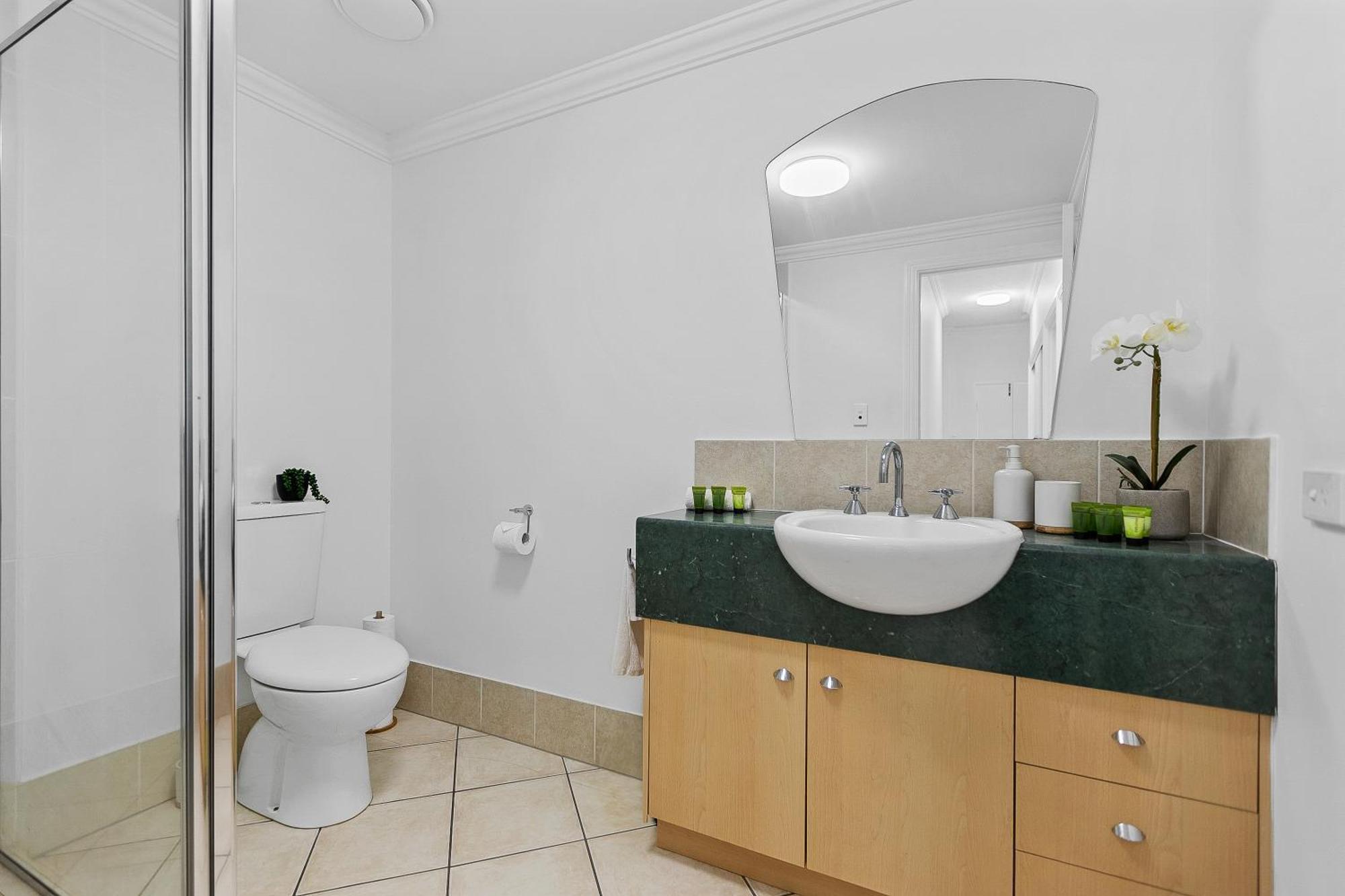 Apartment Cozy 3-bedroom Oasis With Pool Access In Cairns