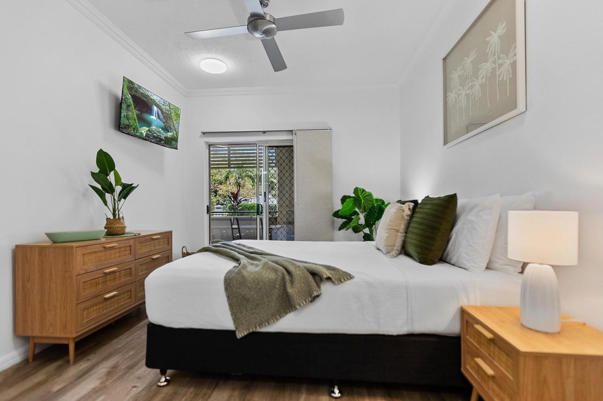 Cozy 3-bedroom Oasis With Pool Access In *