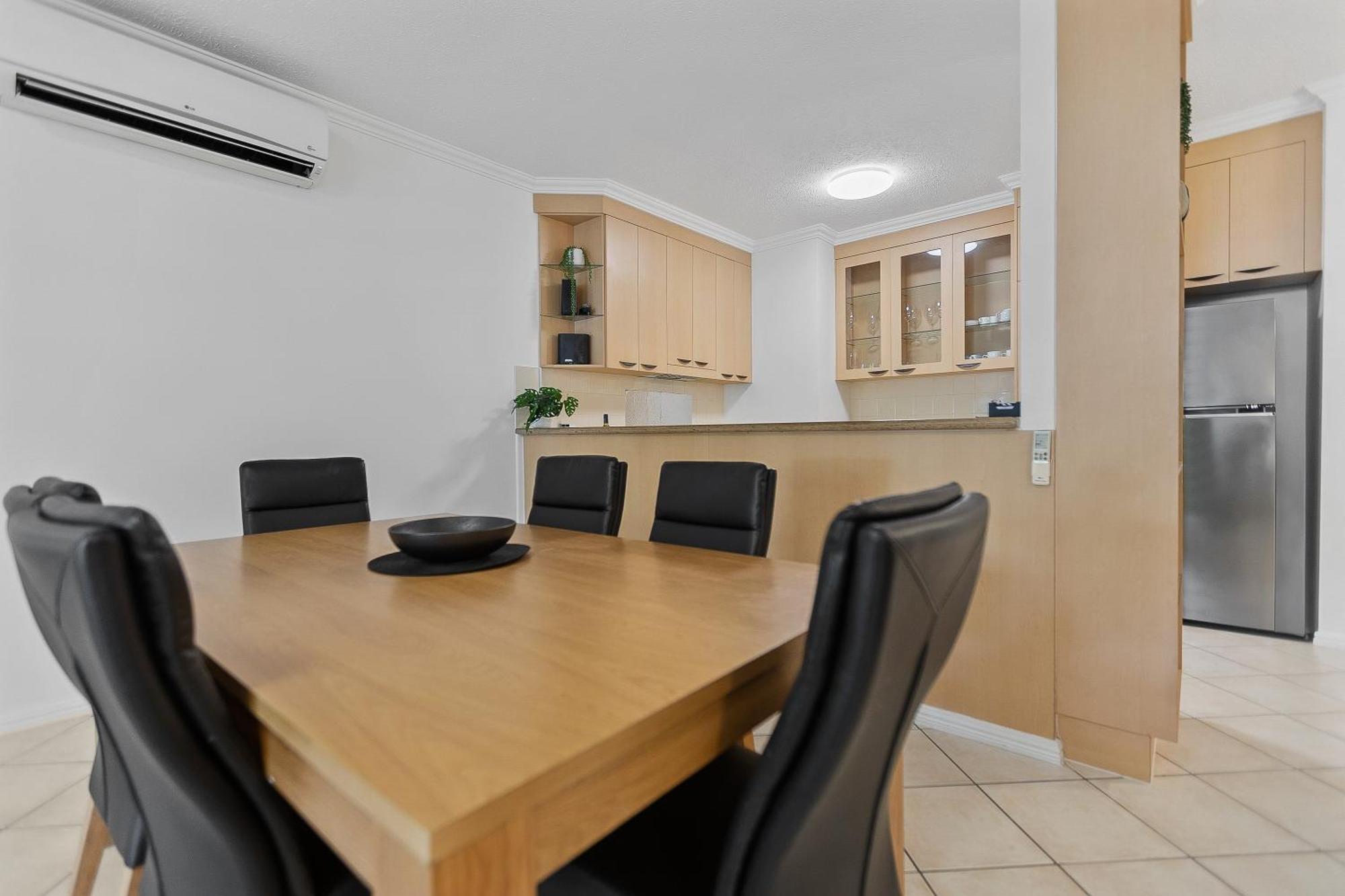 Apartment Cozy 3-bedroom Oasis With Pool Access In