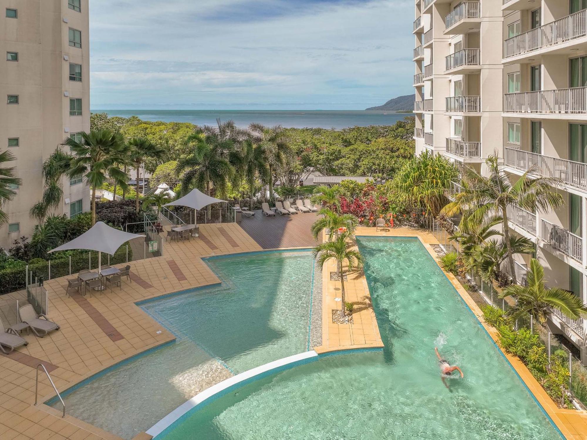 Hotel Mantra Trilogy Cairns
