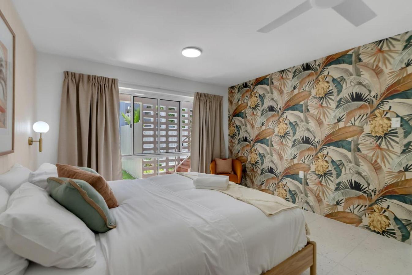 Tropicana Boutique - 2 *