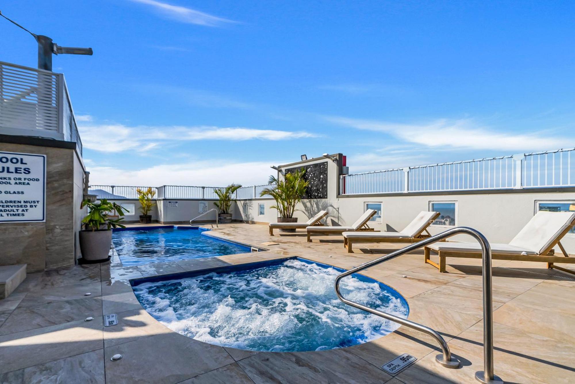 Apartment Coastal Chic In Heart Of With Rooftop Pool