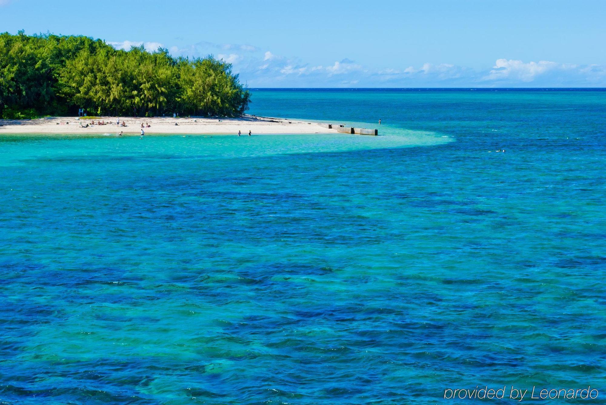 Cairns Beach Resort 4*