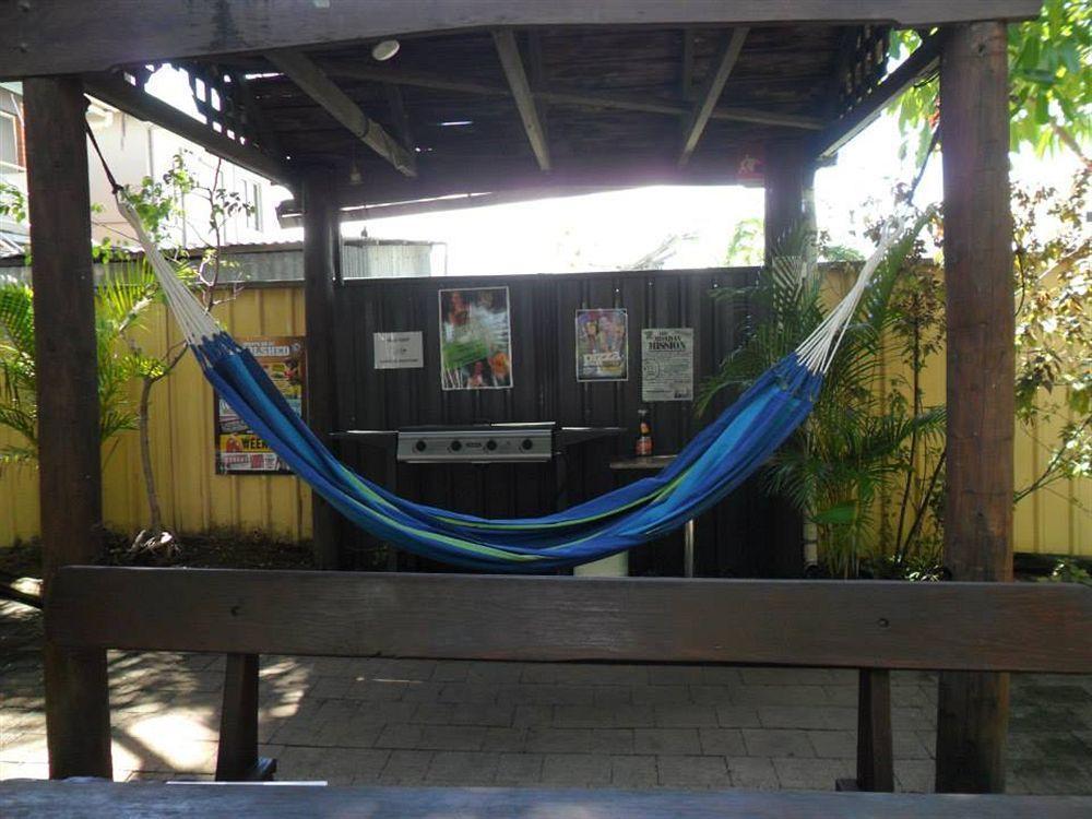 Mad Monkey Village Albergue *