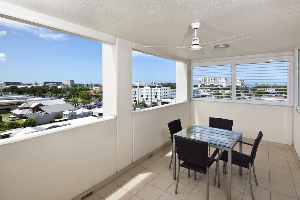 Aparthotel Plaza Official