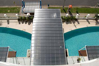 Waters Edge 5*