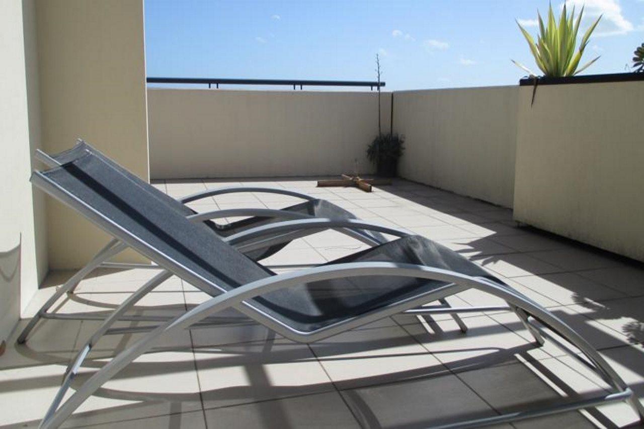 Edge Cairns
