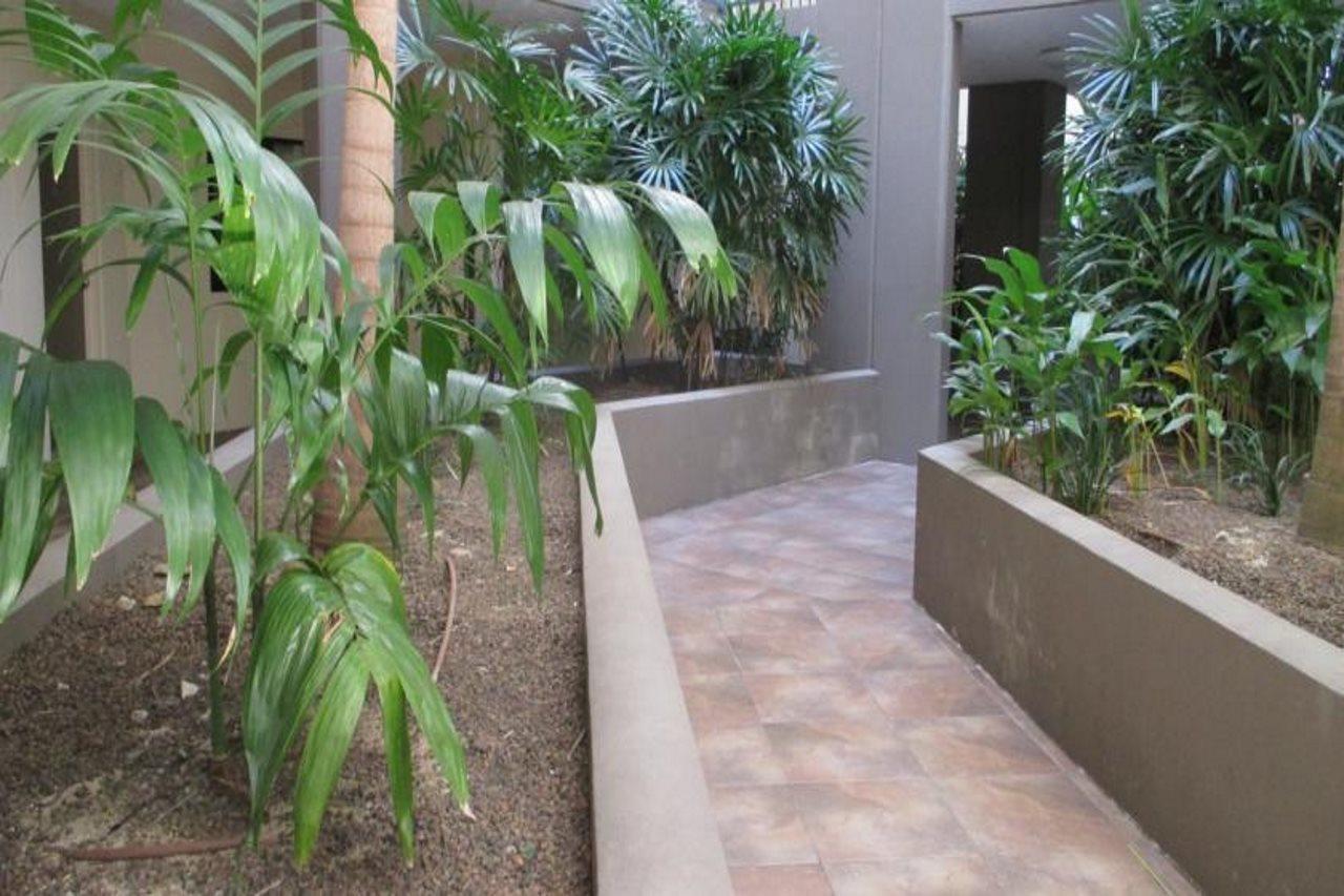 Edge Cairns