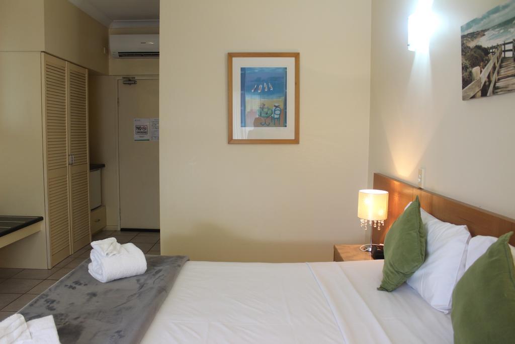 Hotel Crystal Garden & Restaurant 3*